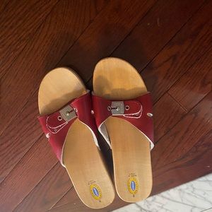 Dr. Scholl’s classic slides